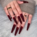 Matte lange Sarg-Kunstnägel in tiefem Weinrot mit goldenen Ring-Akzenten für Damen - Mattes Weinrot (JP2191)