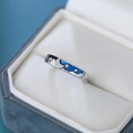Eleganter S925 Silbermondring mit blauem Emaille in einer hellblauen Schmuckschatulle - 925er Silber / Damenstil