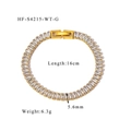 Detail van 18K goudkleurige tennisarmband met weergave van 16 cm lengte en 5,6 mm breedte - Gouden Basis / Witte Zirkonia