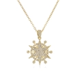 Detailopname van een vergulde sterhanger ketting met schitterende zirkonia steentjes - Gouden achthoekige ster hanger