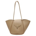 Elegante bolso de hombro beige en piel sintética con forma de ala y cierre metálico - Caqui