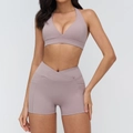 Conjunto de yoga rosa palo para mujer con sujetador halter y shorts de talle alto en V - S / Sujetador 4518 + Pantalón Corto 2030 - Morado Ahumado