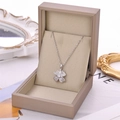 Collier trèfle argenté avec pendentif en zircon dans son écrin cadeau kaki élégant - 9066-argent