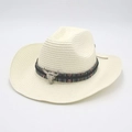 Détail du ruban ethnique avec ornement tête de taureau argentée sur chapeau paille - Taille unique / Beige