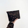 Bolso tote de pana negra con estampado de fresas para uso diario casual al hombro - Negro