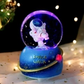 Palla di neve blu con astronauta, base Space Walk e luci interne viola brillanti - Medio 80mm (Luce+Musica) / Blu (Astronauta in decollo)