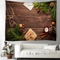 Arazzo natalizio con rami di pino e scatole regalo su sfondo con trama in legno scuro - 150x130cm / Legno Retrò Stile 2