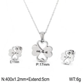 Conjunto de joyas de corazón en plata con collar y pendientes grabados con Mãe - Color Acero (KS132852-KFC)