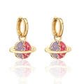 Details der 18K vergoldeten Planeten-Ohrringe mit lila Emaille und Zirkon-Inlay - Lila und Rosa Planet