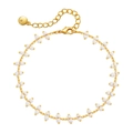 Detalle de pulsera bohemia de cadena dorada con cuentas blancas y cierre de mosquetón - Cobre Bañado en Oro de 18K/Cuentas Blancas / Estilo de Cuentas Blancas (KB0369-3) / Blanco