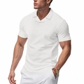 Detalle de textura de gofre blanca y cuello polo clásico en camisa de hombre de manga corta - Blanco
