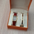 Montre quartz dorée pour femme avec bracelet en cuir rouge et gourmette gravée assortie - Style 29 (Sans boîte)