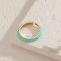 Bague dorée avec émail vert menthe et pierres de zircon sur pierre blanche - Bleu clair