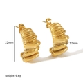 Detailansicht der 18k vergoldeten C-Ohrringe mit Wellentextur, Maße 22mm x 12mm, 9,4g - Goldene Wellen-Faltenohrringe (TE6365)