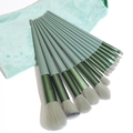 12-teiliges grünes Make-up-Pinsel-Set mit weichen Borsten und Samt-Aufbewahrungsbeutel - 13 Stück Immergrün mit Beutel