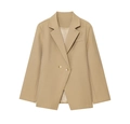 Gedetailleerde weergave van kaki blazer met reverskraag en dubbele rij knopen sluiting - S / Khaki
