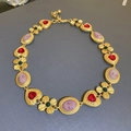 Collier doré vintage avec pendentif cœur rouge et camée violet dans un cercle - Collier avec Pendentif Portrait Coeur Rouge Violet / Collier Doré(HE10126)