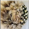 Golden Christmas wreath with Nativity scene statues and festive poinsettia decor - 30CM Gold Flat