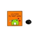 Pin's grenouille orange carré avec motifs de cœurs et texte vous faites bondir mon cœur - Tu fais bondir mon cœur (CZ1224-4)