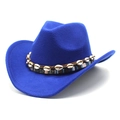 Détail d'un chapeau en feutre bleu avec ruban ethnique en coquillages et bord incurvé - M (56-58cm) / Bleu royal