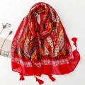 Sciarpa bohémien rossa a fiori con nappe su sfondo bianco e fiori secchi decoro - 180x85cm / Stile Etnico Rosso (SL2310-016)