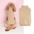 Détail de la maille gaufrée et du col roulé sur ce pull pour chien de couleur kaki - XS / Kaki