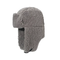 Vista detallada del gorro aviador gris de borreguito con textura gruesa y orejeras - Gris
