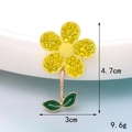 Macro shot of yellow rhinestone sunflower brooch with 4.7cm x 3cm size dimensions - D1504 Yellow Flower