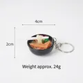 Portachiavi mini ciotola di noodles da 4cm con condimenti realistici, 24g - Manzo (Con Portachiavi)