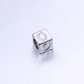 Perle cubique en acier inoxydable argenté de 7mm avec lettre O pour bijoux DIY - Lettre O