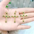 Set di ciondoli a croce placcati oro 18K con smeraldo verde ovale e zircone bianco - Grande croce in pietra preziosa verde vintage