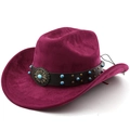 Détail du chapeau de cowboy bordeaux avec bande en cuir et ornement en métal turquoise - M (56-58cm) / Bordeaux