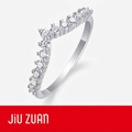 Anillo elegante en forma de V de plata de ley S925 con una fila de piedras de moissanita - Talla US 9 / Plata - Estilo de Engaste en Fila en V (R13200)
