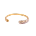 Luxe gouden open armband met micro-parels en druppelvormige metalen afwerking - Kunstparel (L093-1金色珍珠) / Goud