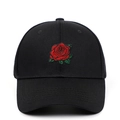 Casquette de baseball classique en coton noir avec broderie de rose rouge à l'avant - Noir
