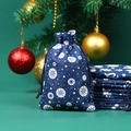 Dunkelblauer Weihnachtssack aus Leinen mit weißen Schneeflocken für Süßigkeiten - Blau Basis Punkt Schneeflocke