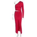 Ensemble rouge deux pièces avec crop top asymétrique et jupe longue à fente haute - S / Rouge