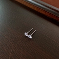 Orecchini a perno in argento minimalisti con zircone tondo e montatura a quattro griffe - Stile Classico a Diamante Singolo a Quattro Griffe (67#) / 5cm / Argento