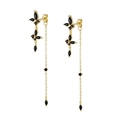 Dettaglio di orecchini a nappa dorati con pietre marquise nere con design a farfalla - Oro Nero