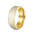 Dettaglio dell'anello vichingo da 8mm con rune in acciaio inox spazzolato oro e argento - US 6 / Oro