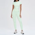 Ensemble de yoga sans couture côtelé vert menthe avec haut court et leggings - S / Haut Et Bas / Manches Courtes + Leggings / Vert Herbe à Poux