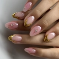 Unghie finte French rosa nude con bordi metallici oro 3D e strass scintillanti a stella - Stile Stella Luna Bordo Dorato Rosa Nude (JP4092)