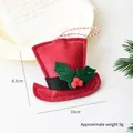 Mini rode vilt kerstmuts hanger met hulstblaadjes voor de kerstboom decoratie set - Groen Blad Hoed