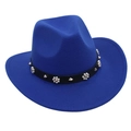 Détail d'un chapeau en laine bleu roi avec bande en cuir, perles et rivets argentés - Bleu saphir