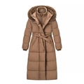 Damen Winterparka in Braun mit Fellkapuze und Gürtel für eine schlanke Silhouette - S / Karamellbraun