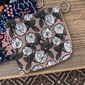 Minibolsos de lino bordados en azul y beige con motivos florales y cremalleras - Rosa Caqui