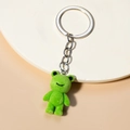 Détail d'un porte-clés en peluche grenouille verte avec anneau en métal argenté poli - Style Porte-clés (sz-01)