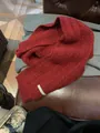 Écharpe épaisse en tricot rouge pour l'hiver avec étiquette tissée sur texture douce - Rouge Torsade de Laine