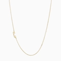 Elegante collana dorata con ciondolo a lettera C iniziale e catenina minimalista - Lettera C