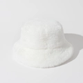 Close-up of the plush white faux fur texture and soft fabric of the winter bucket hat - M (56-58cm) / White